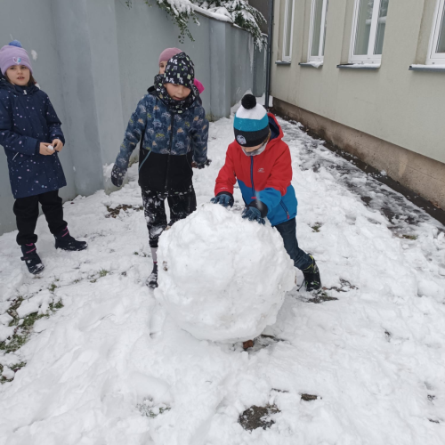 Reportážní foto 3.A, B - Sněhové radovánky